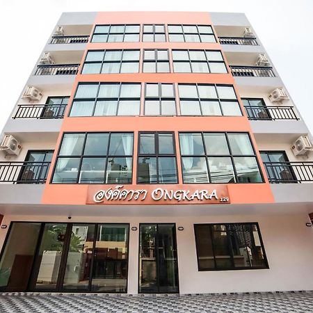 Ongkara Near Bts Thonglor Hotel Bangkok Bagian luar foto